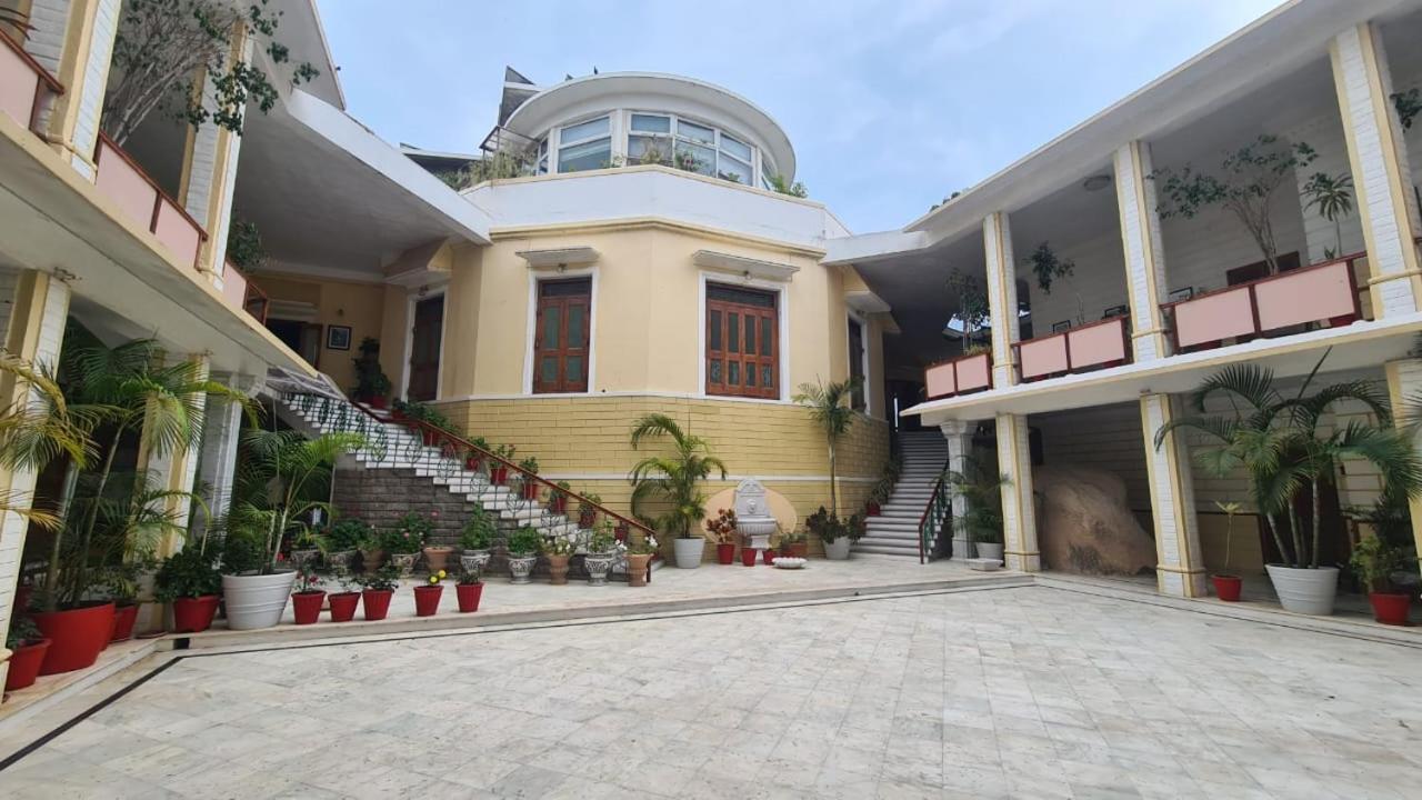 เกสร ภาวัน พาเลซ Hotel เมาท์อาบู ภายนอก รูปภาพ